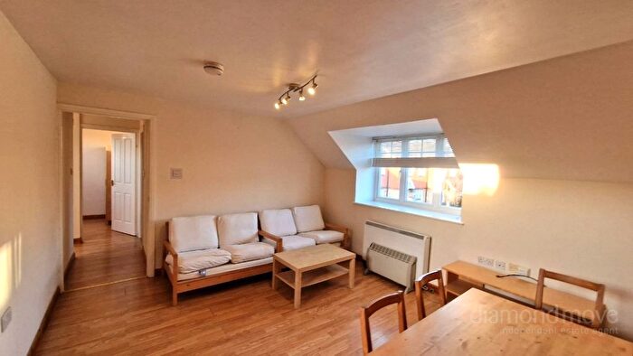 2 Bedroom Maisonette To Rent In Avondale Gardens, Hounslow, TW4