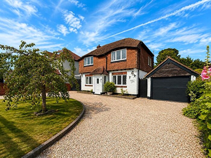 3 Bedroom Detached House For Sale In Station Road, Portchester, PO16
