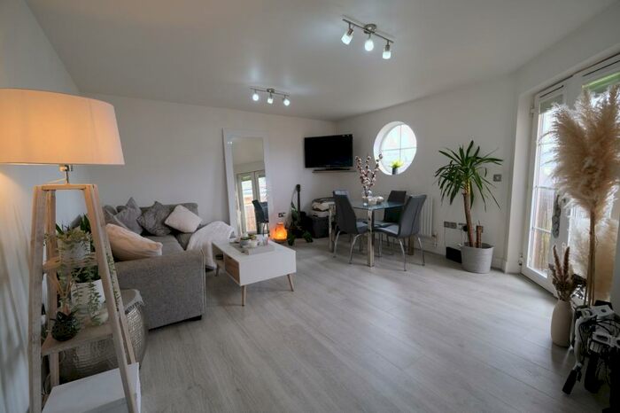 1 Bedroom Flat To Rent In Willis Yard Chelmsford Road, Southgate, N14