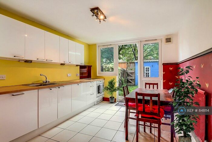 4 Bedroom Terraced House To Rent In Westacott Close, London, N19