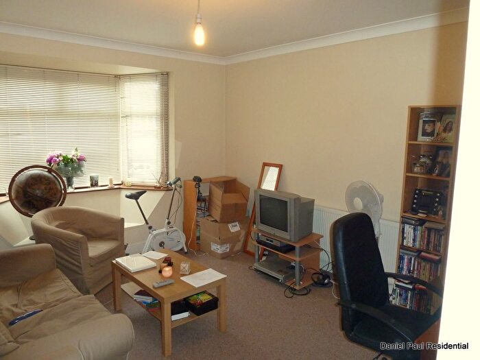 2 Bedroom Flat To Rent In Northfield Avenue, London, W5