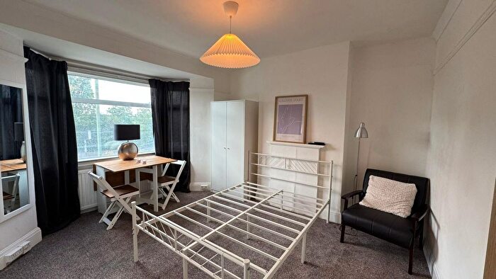 Studio To Rent In North Circular Road, Neasden, NW2