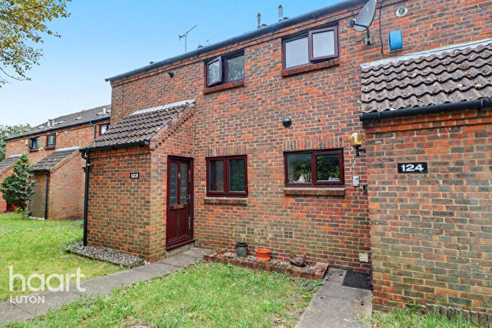 2 Bedroom Terraced House For Sale In Links Way, Luton, LU2