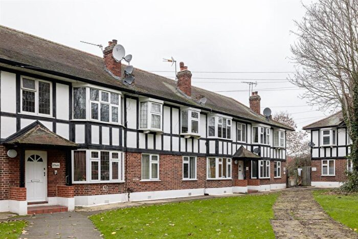 2 Bedroom Apartment For Sale In Tudor Court, Walthamstow, E17