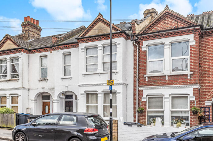 2 Bedroom Flat For Sale In Hythe Road, Thornton Heath, CR7