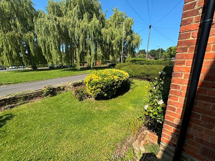 2 Bedroom Maisonette To Rent In Edmunds Walk, East Finchley, N2