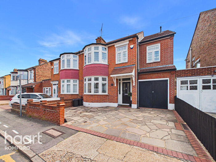 5 Bedroom Semi-Detached House For Sale In Lonsdale Avenue, Romford, RM7