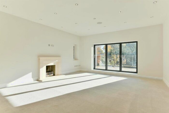 4 Bedroom Flat To Rent In Woodland Way, Kingswood, Tadworth, KT20