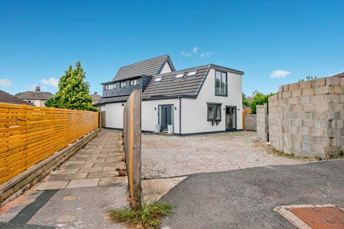 4 Bedroom Detached House For Sale In Pullan Drive, Eccleshill, Bradford, BD2