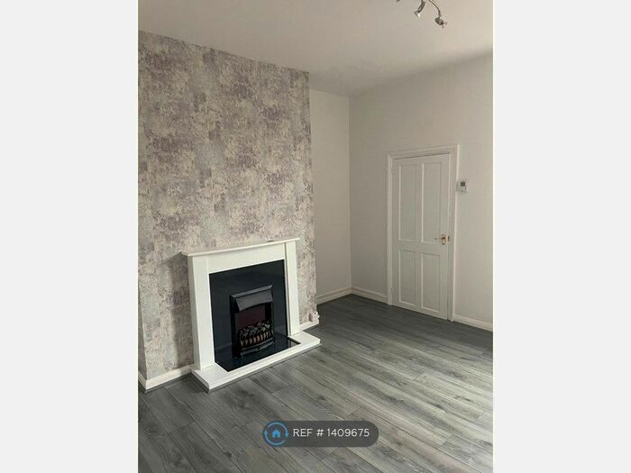 3 Bedroom Flat To Rent In Low Fell, Newcastle Upon Tyne, NE8