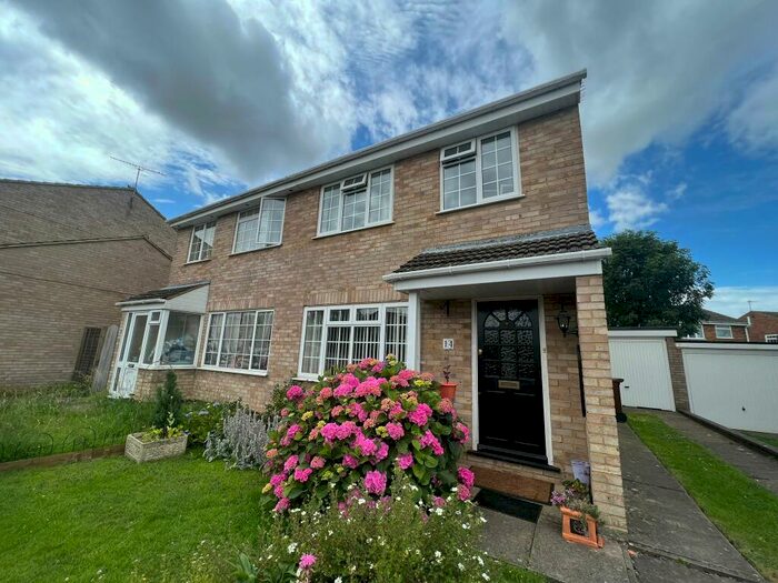 3 Bedroom Park Home To Rent In Squirrels Way, Buckingham, MK18