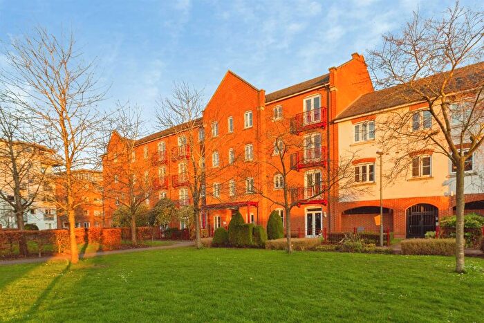 1 Bedroom Apartment For Sale In Coxhill Way, Aylesbury, HP21