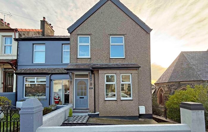 4 Bedroom Terraced House For Sale In Twthill East, Caernarfon, Gwynedd, LL55