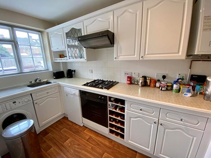 2 Bedroom House To Rent In Chesham Mews, Guildford, GU1