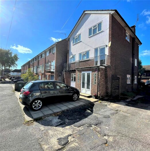 1 Bedroom Flat To Rent In Percy Avenue, Ashford, Surrey, TW15