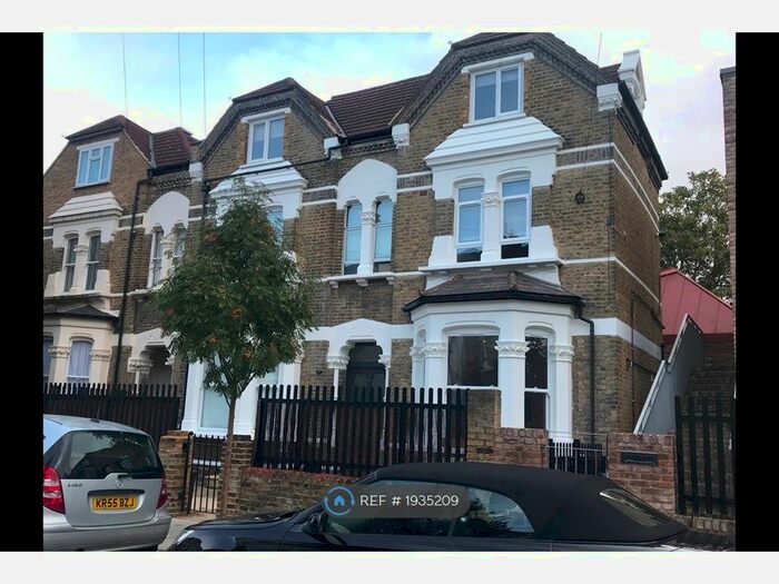 2 Bedroom Flat To Rent In St Stephens Avenue, London, W12