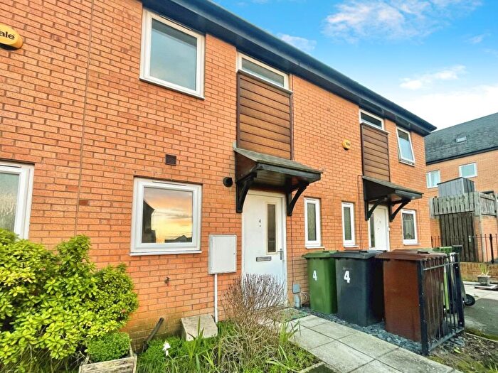 2 Bedroom House To Rent In Parkside Court, Seacroft, Leeds, West Yorkshire, LS14