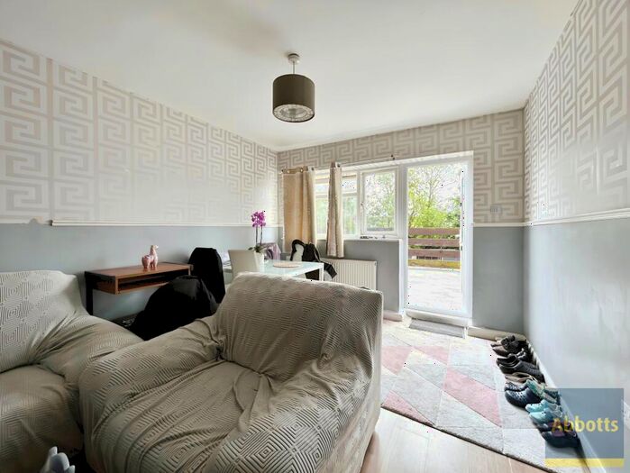 2 Bedroom Flat To Rent In Billericay, Essex, CM11