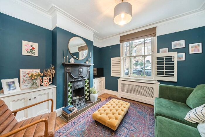 2 Bedroom House For Sale In Tyneham Road, Shaftesbury Estate, SW11