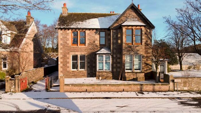 3 Bedroom Flat For Sale In Lake Avenue, Lanark, ML11