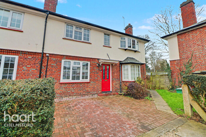 3 Bedroom Maisonette For Sale In Hayes Close, Chelmsford, CM2