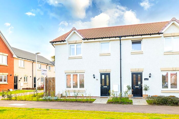 3 Bedroom Semi Detached House For Sale In Shale Road, Winchburgh, EH52