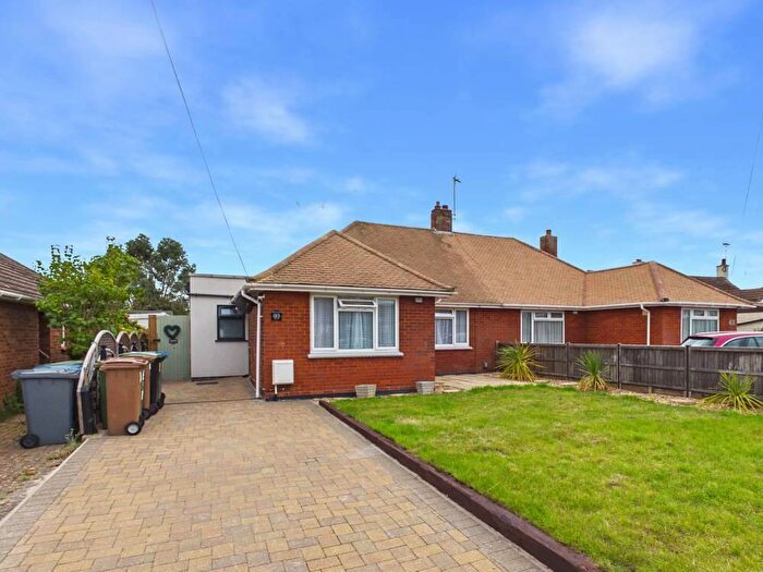 2 Bedroom Bungalow For Sale In Mill Lane, Felixstowe, Suffolk, IP11