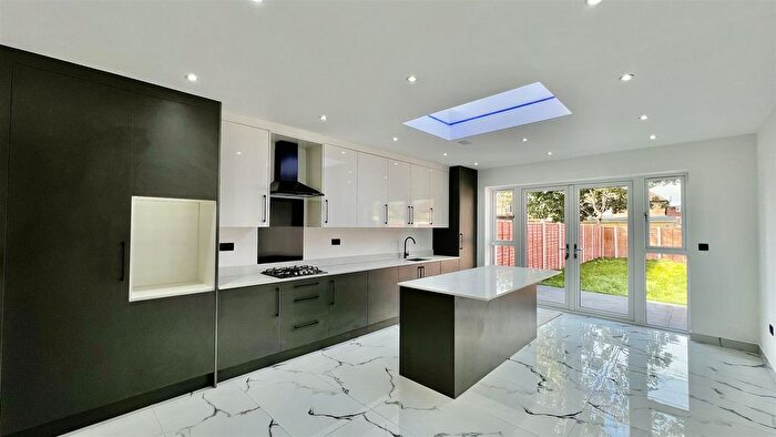 3 Bedroom End Terrace House For Sale In Meadow Road, Feltham, TW13