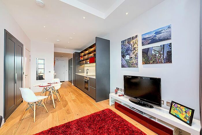 Studio To Rent In Kent Building, London City Island E14