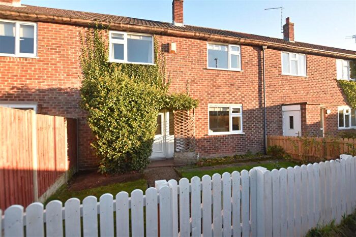 3 Bedroom Terraced House For Sale In Fairview Close, Oxton, CH43