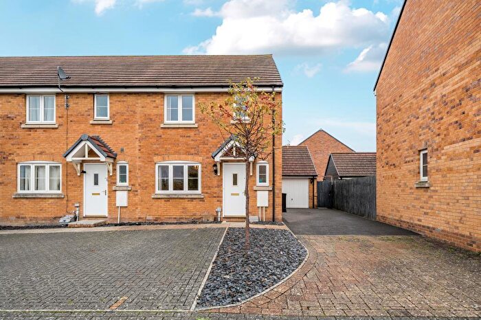 3 Bedroom Semi Detached House For Sale In Elm Park, Didcot, OX11