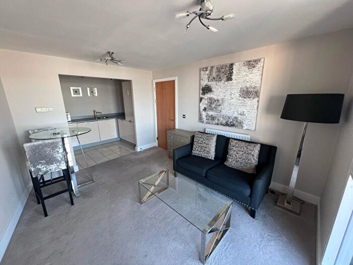 2 Bedroom Apartment To Rent In Longleat Avenue, Birmingham, B15