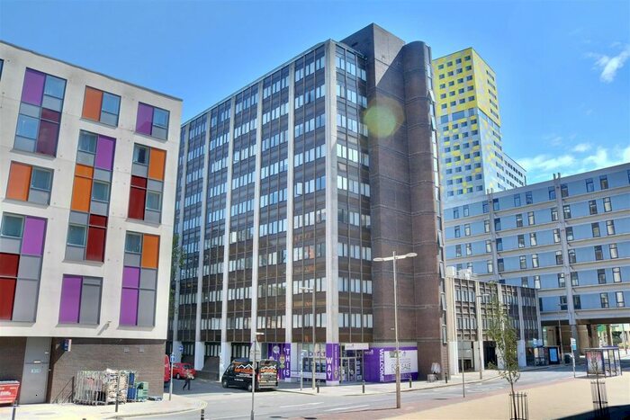 1 Bedroom Flat For Sale In Isambard Brunel Road, Portsmouth, PO1