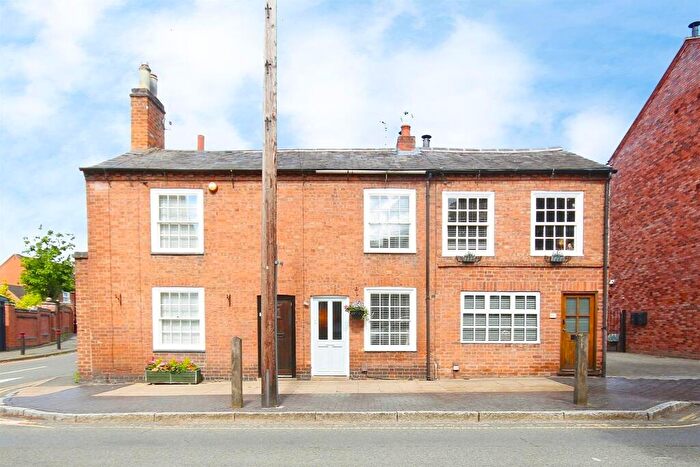 2 Bedroom Semi-Detached House For Sale In West Street, Warwick, CV34