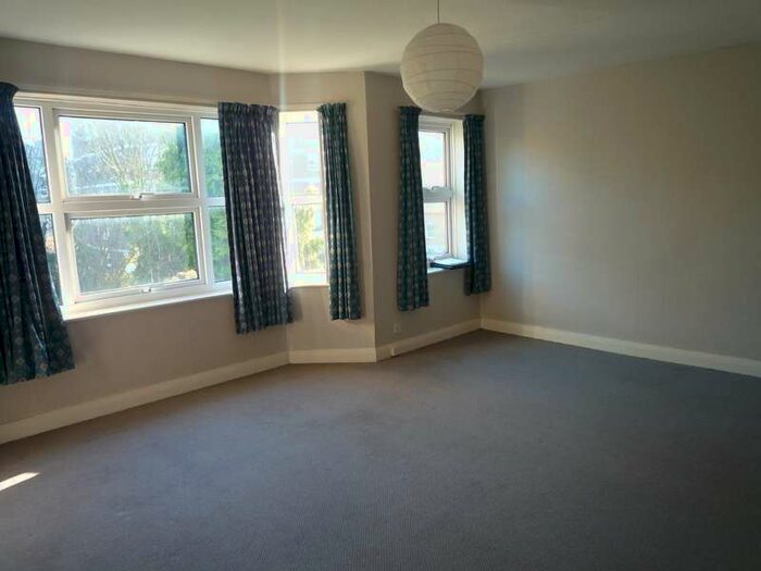 Flat To Rent In Bramber Court, Eaton Gardens, Hove, BN3