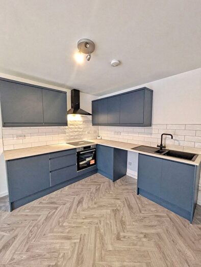 3 Bedroom Flat To Rent In Commercial Road, Llanhilleth, NP13