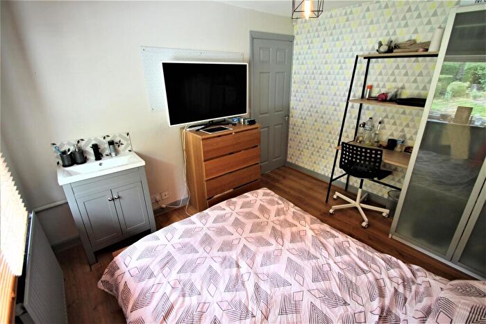 4 Bedroom Semi-Detached House To Rent In Kirkstall Hill, Burley, Leeds, LS4