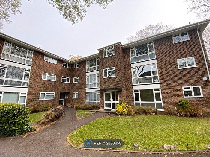 2 Bedroom Flat To Rent In Stirling Court, Bournemouth, BH8