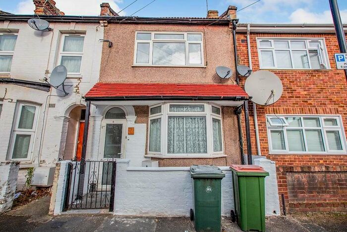 3 Bedroom Terraced House To Rent In Fentons Avenue, London, E13