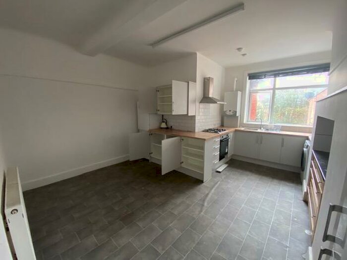 4 Bedroom Flat To Rent In A Christchurch Road, Bournemouth, Dorset, BH7