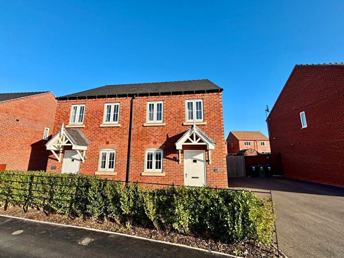 2 Bedroom House To Rent In Drooper Drive, Stratford-upon-Avon, CV37