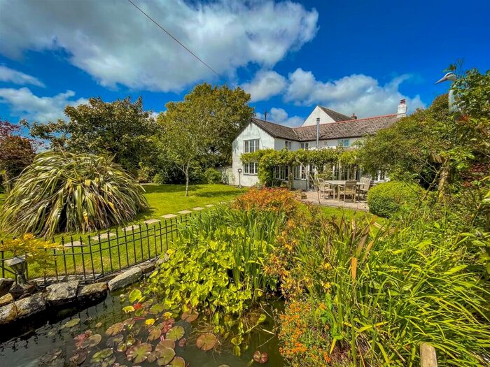 3 Bedroom Link Detached House For Sale In Trerulefoot, Saltash, PL12