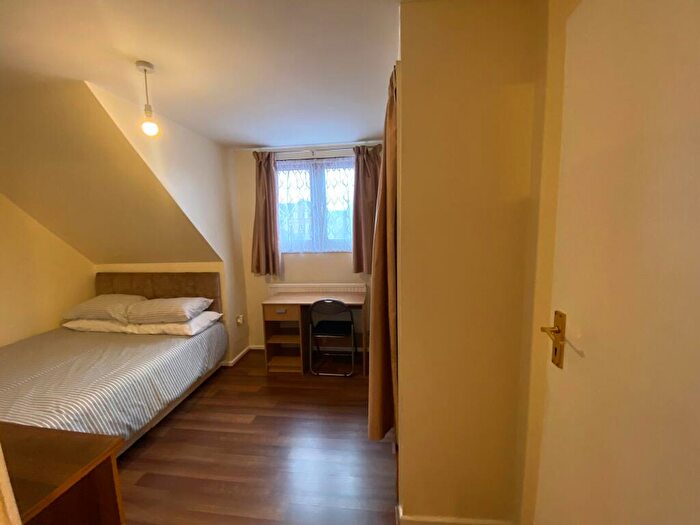 1 Bedroom House To Rent In Heathfield Drive, Mitcham, CR4