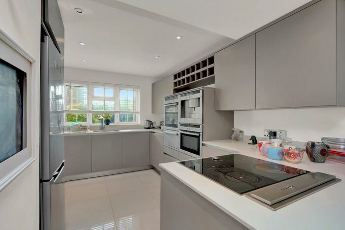 3 Bedroom House To Rent In Julian Hill, Weybridge, KT13