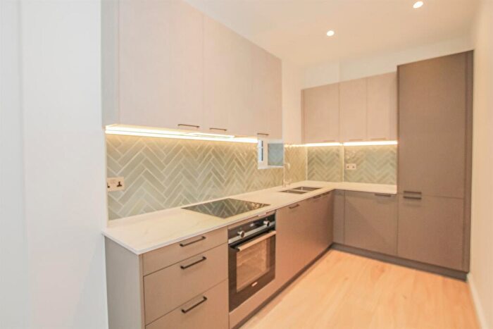 2 Bedroom Flat To Rent In Sunny Gardens Road, Hendon, NW4