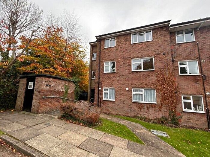 2 Bedroom Flat To Rent In Aysgarth Close, Harpenden, Harpenden, AL5