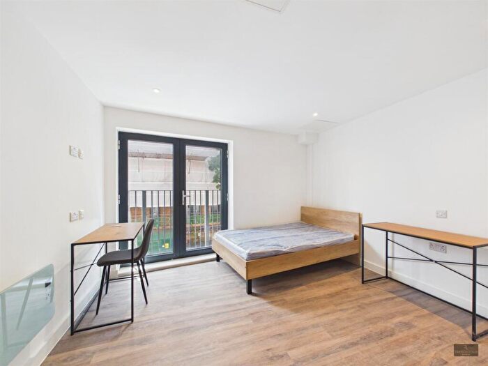 3 Bedroom Flat To Rent In Paintworks, Arnos Vale, Bristol, BS4