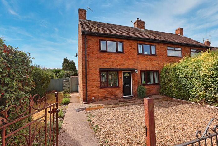 3 Bedroom Semi-Detached House For Sale In Hallcroft Road, Retford, Nottinghamshire, DN22