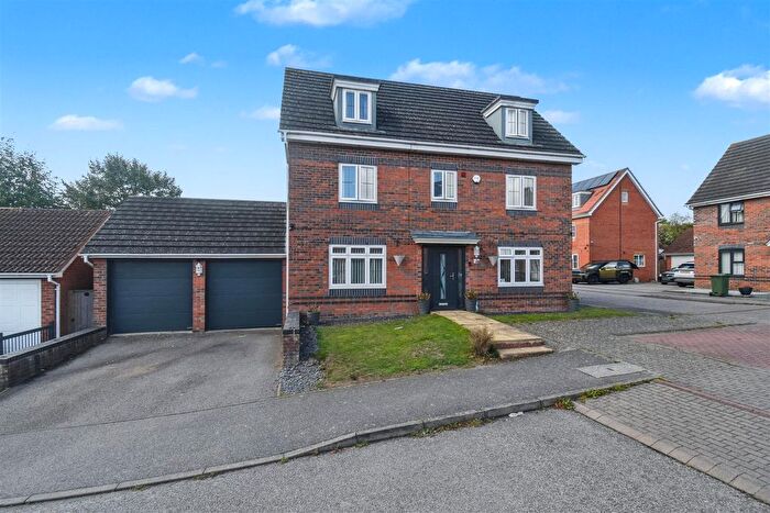 5 Bedroom Detached House For Sale In Cowslip Close, Corby, NN18