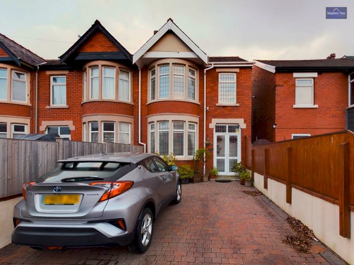 3 Bedroom End Of Terrace House For Sale In Vicarage Lane, Blackpool, FY4